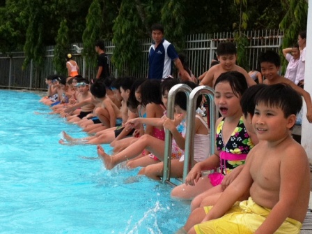 dạy bơi cho học sinh tiểu học