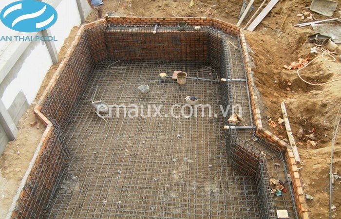 Xây dựng bể bơi phần thô - đổ bê tông